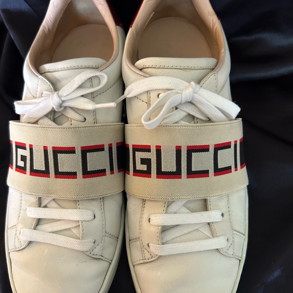 Gucci Women’s White Sneakers pre-owned